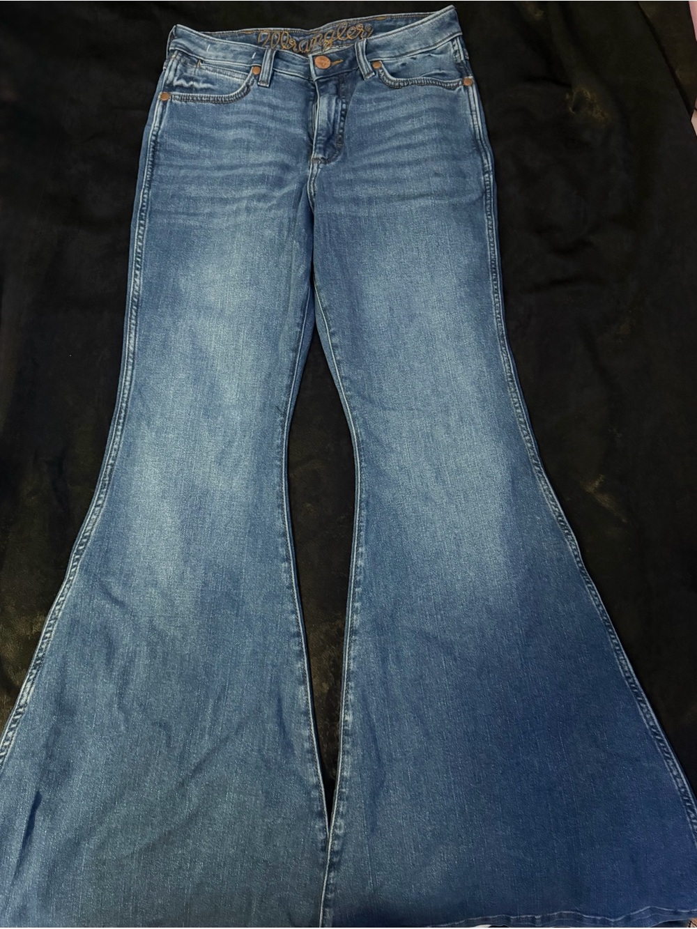 Wrangler Women’s Blue Flare Jeans with Wide Bell Leg - Picture 4 of 6